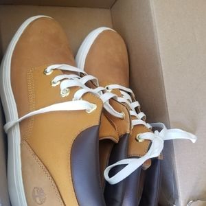 new size 9 womens timberland sneakers